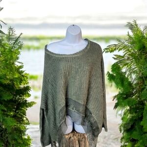 Goblincore Oversized Poncho Cozy Nature Boho style Belle France Whimsical Size M